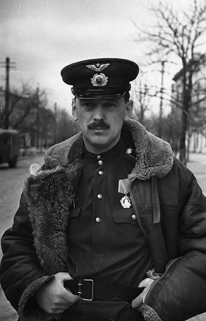 苏联国歌《牢不可破的联盟》填词人谢尔盖·米哈尔科夫历史留影！苏联国歌的曲调源