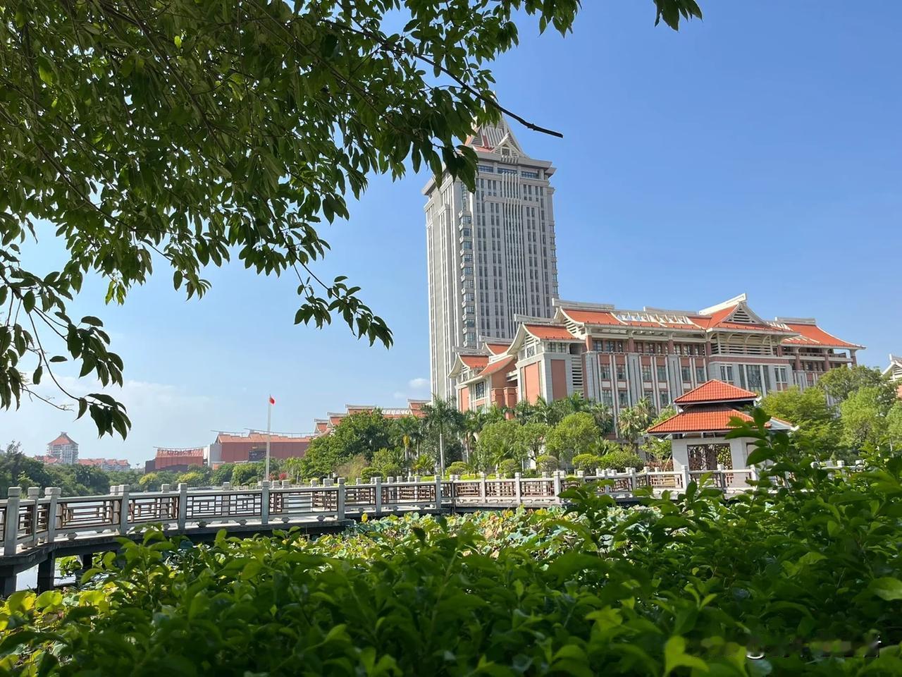 闽南双璧。厦门与泉州毗邻，厦门身为特区，泉州则是普通地级市。然而，论经济，厦门不