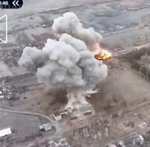 乌军又成功用建筑物拦截了俄军四枚航空炸弹！在沃夫昌西基胡托方向，一队乌军武装