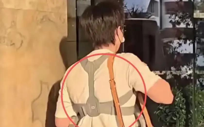 王楚钦可能是这届奥运被骂得最惨的冠军。不是因为他输了，恰恰因为他赢了一块金