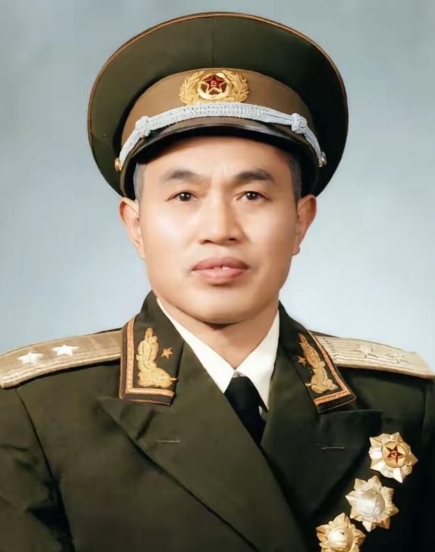 1944年，皮定均带着两个警卫员上了少林寺。他前脚刚踏进客堂，后脚就被几十个手持