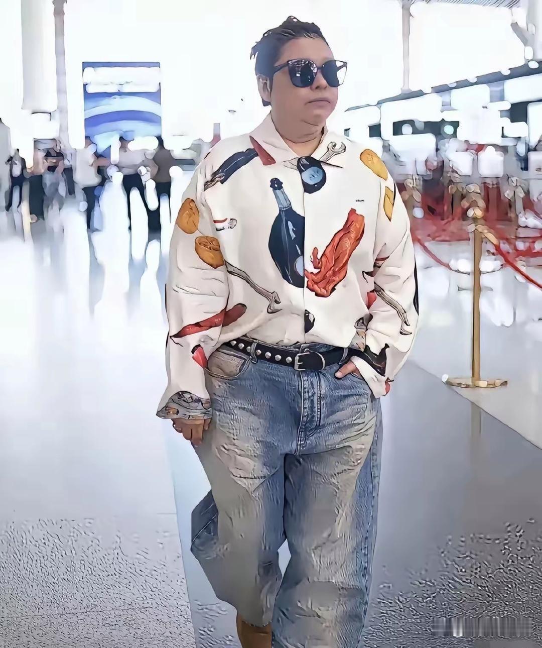 韩红是不是以为自己这样子很酷啊韩红是不是以为自己这样子很酷啊