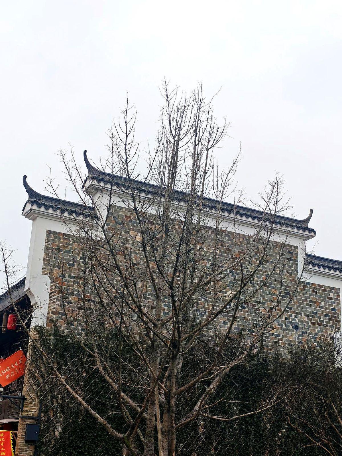 看到新闻说某重点高中高三班级月考完没贴榜单只把分数私发给学生结果家长懵了还专程跑