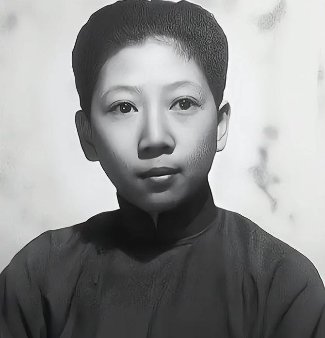 1946年，孔祥熙女儿逛公园遭军阀公子街头调戏，她立即举枪便射，两人互射十几发，