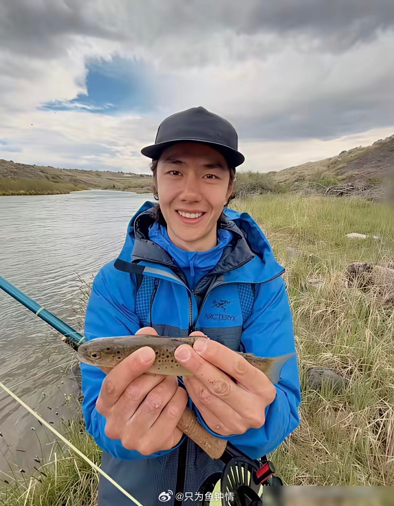 别替顶流操心了，他的老板才该急。乐华要分给王一博1250万股，听着吓人。但细看