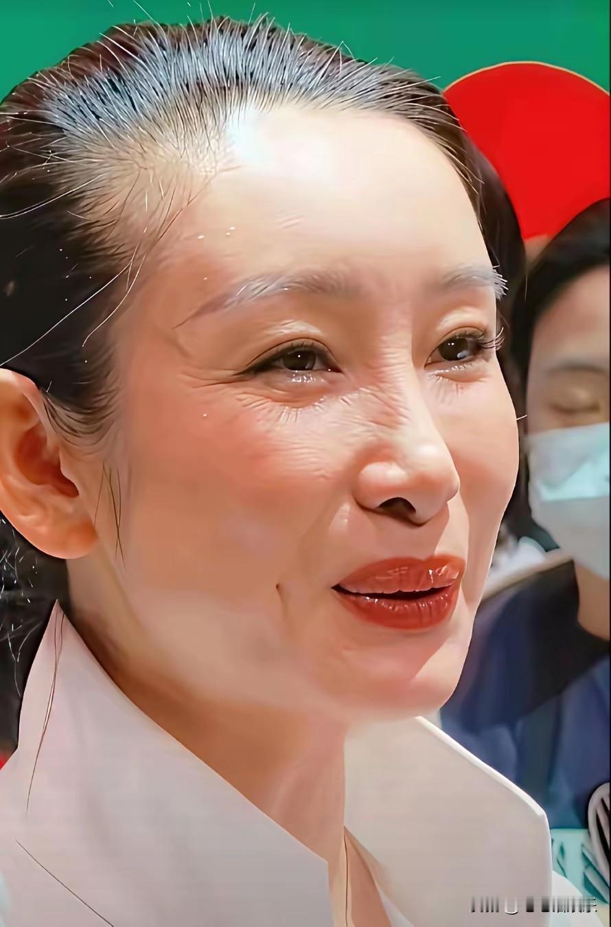 被老公宠成公主的秦海璐也老了不管你幸福还是一生悲苦，岁月从不轻饶谁。它