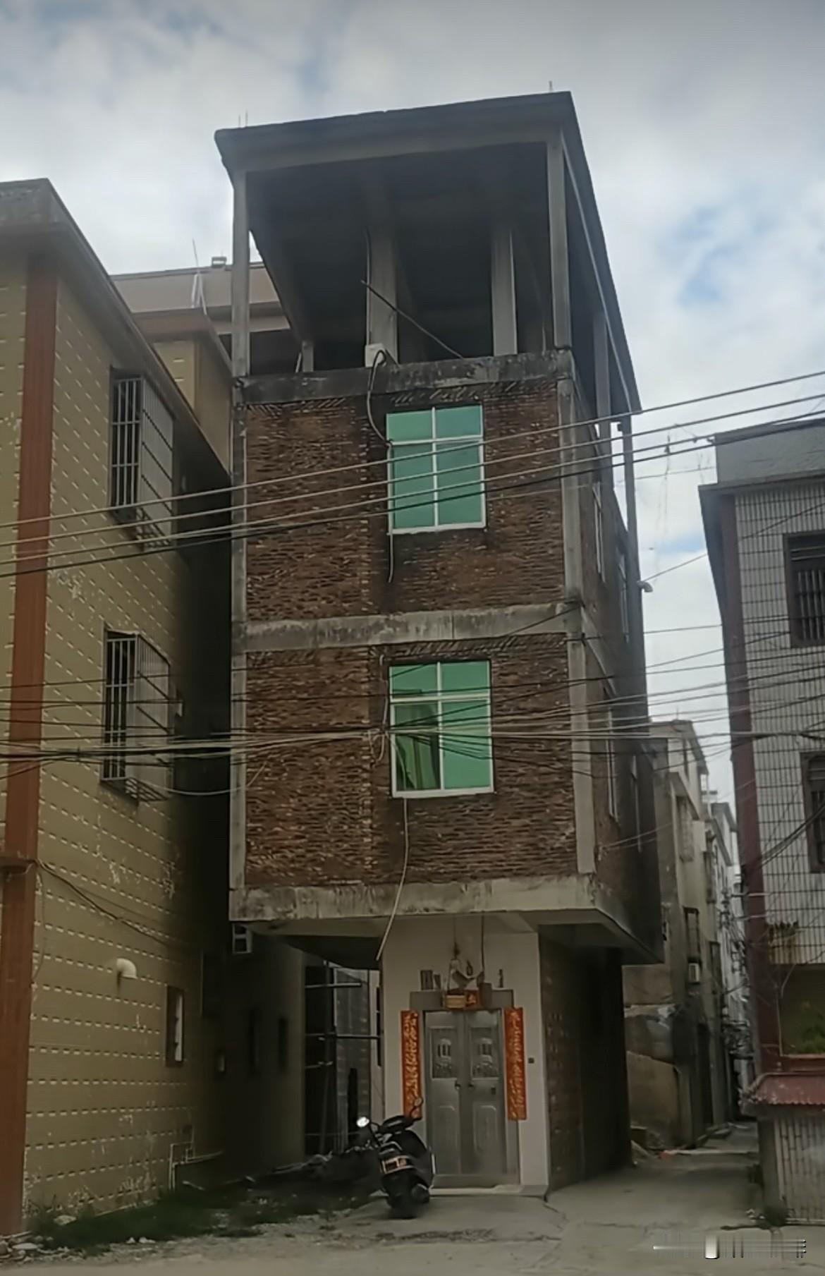 这房子🏠50平方米面积近建出来多了两三倍了‼️真是占天不占地的建筑。办法