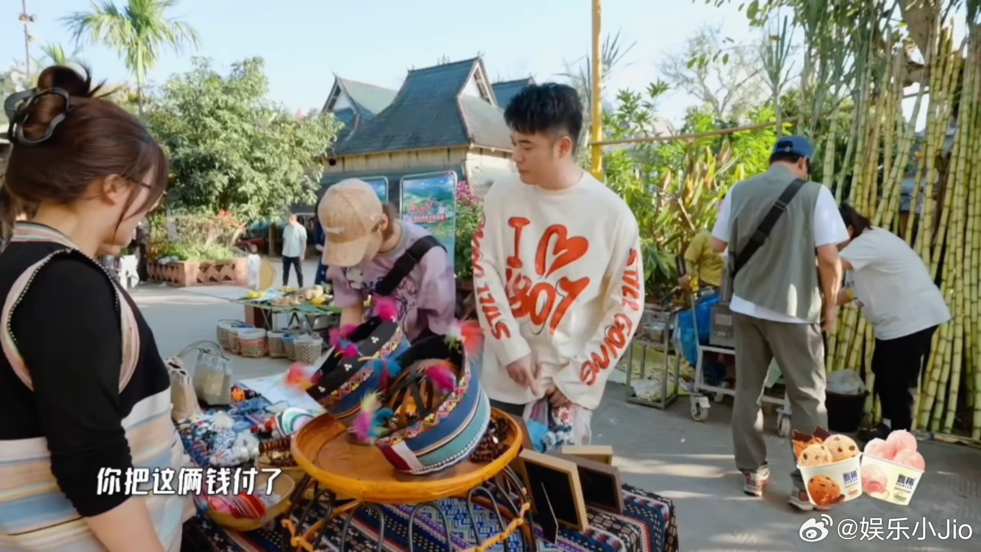 鹿晗干女儿陈赫买东西让鹿晗付钱陈赫买东西直接让鹿晗付钱，还理直气壮说帮你干女儿付