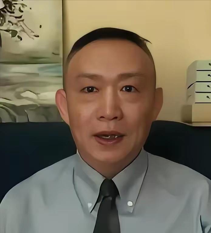 🌞有人想把我们喝的水、用的电、上的网，打包卖给资本。还生怕我们看懂，特地用