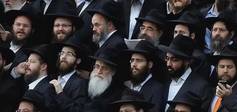 美国这个国家有个特点，它的主要统治阶级犹太人，他们对华裔一直保持高度警惕。为什么