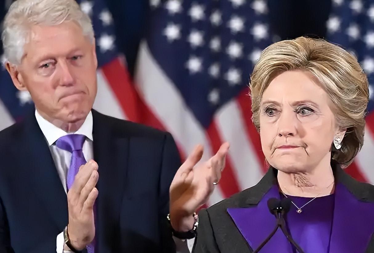 万万没想到，美国前国务卿希拉里真的出席了美国国会关于爱泼斯坦案的询证，希拉里直接