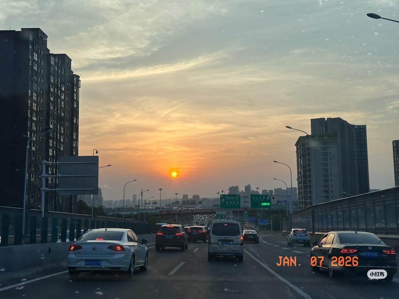 男人雄性荷尔蒙，才是最好的春药。​女人眼里的心动，从来不是讨好和妥协。​当你低声