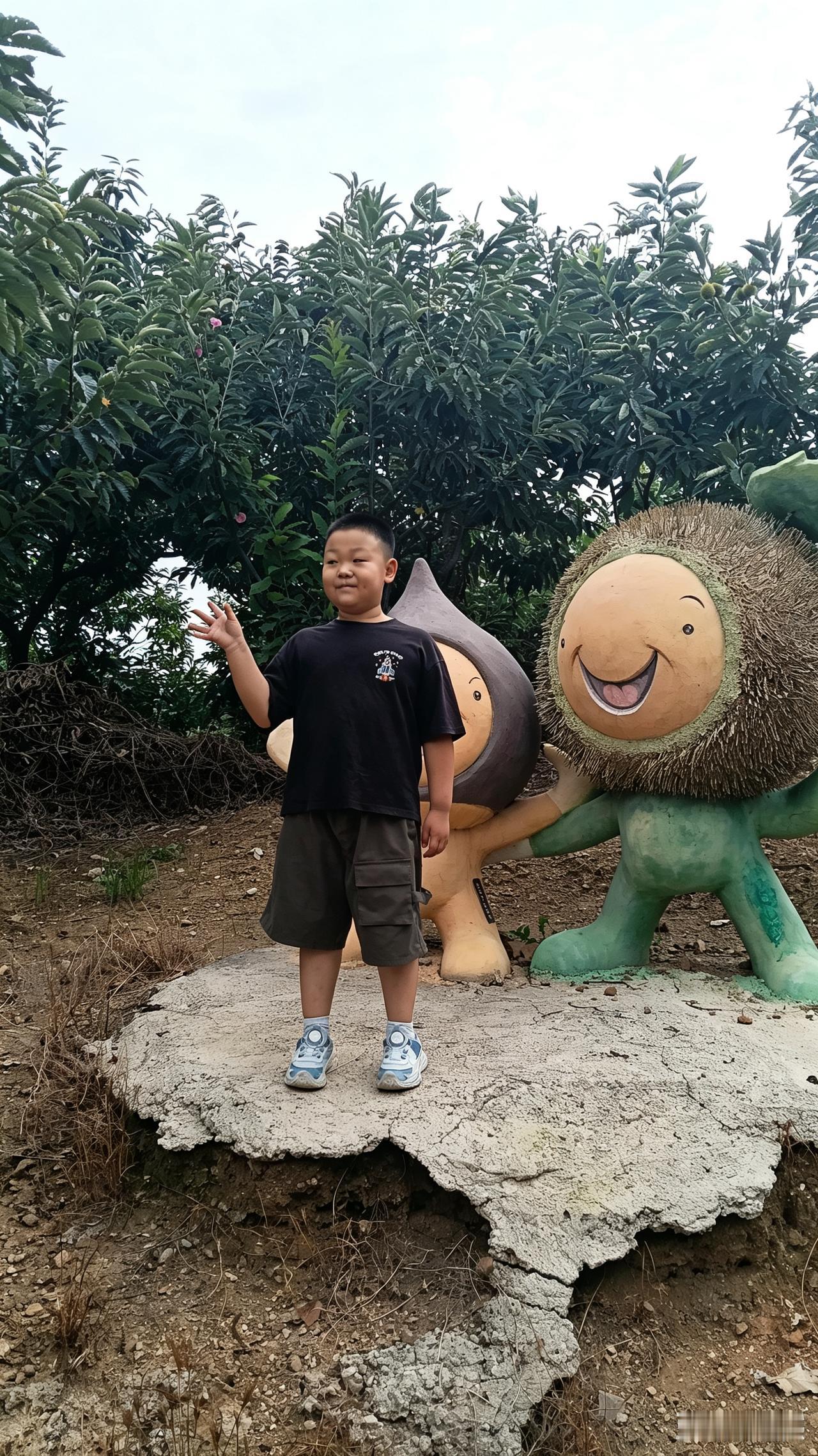 我觉得遇到涉黑涉恶行为，举报是应该的，但很多人会犹豫。之前看过一个新闻，一个小商