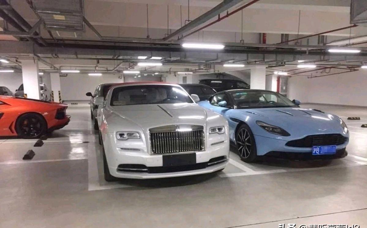 王思聪白借了一车库超跑给韩寒拍电影，钱不要，名不要，连票房分成都没提。你想想那