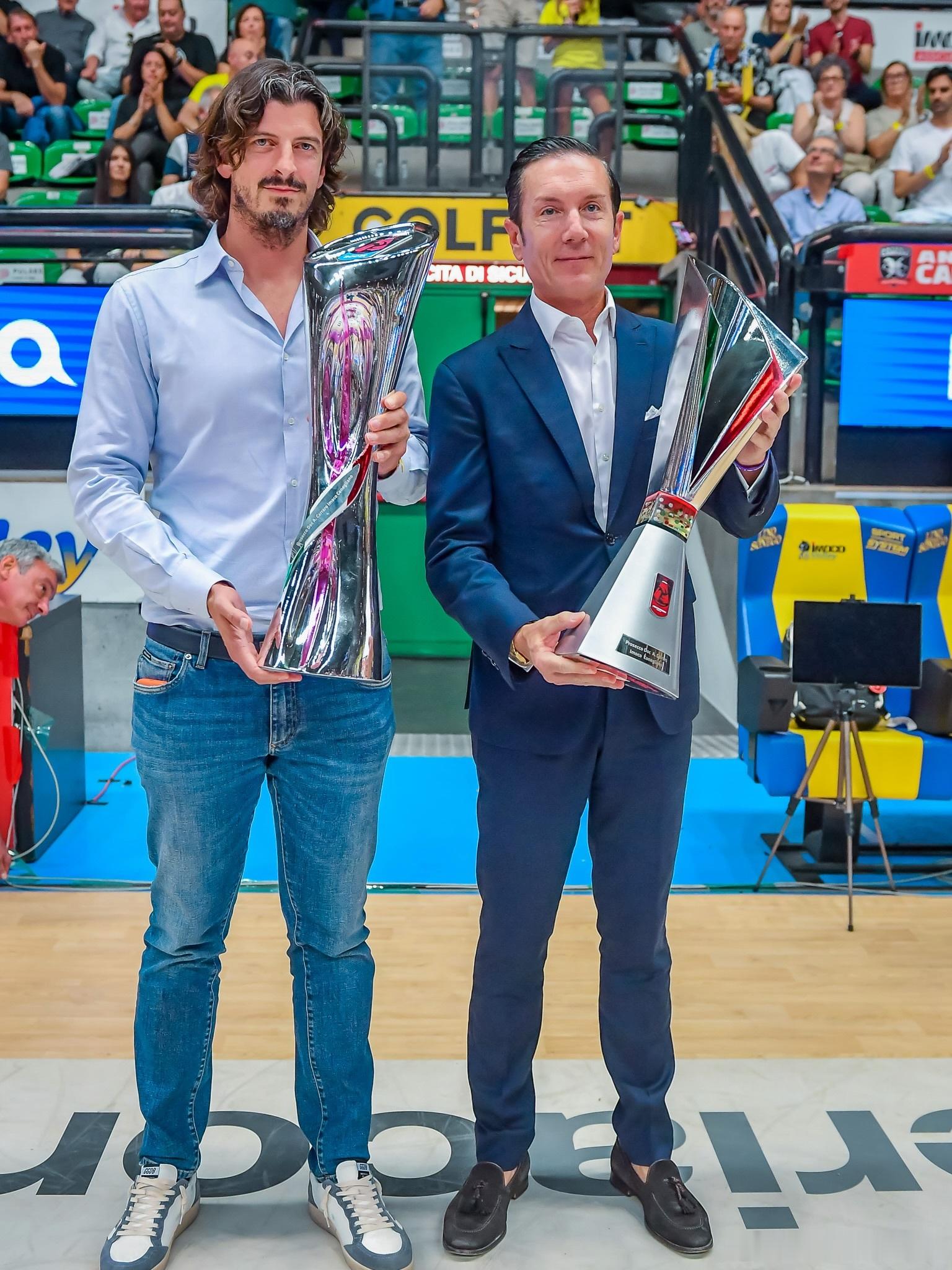 朱婷留洋第八季🏆🏆科内利亚诺在主场开启新赛季之际，与球迷们共同庆祝了上赛