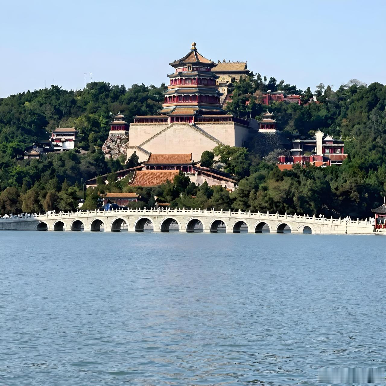 北京南京不说话，西安洛阳叫喳喳。黄昏沉淀岁月里，朝阳挥洒映彩霞。