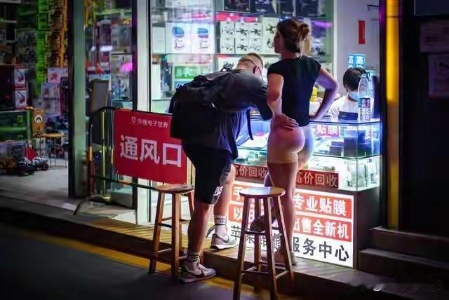 华强北显卡价格跳涨一日一价往年暑期，向来是学生装机、玩家升级硬件的黄金窗口