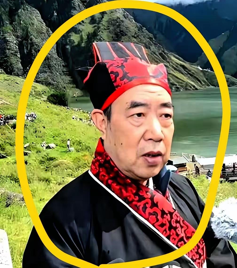 贾平凹这回是真没想到。本来穿上汉服去祭拜西王母，以为大家肯定得夸他有文化、懂