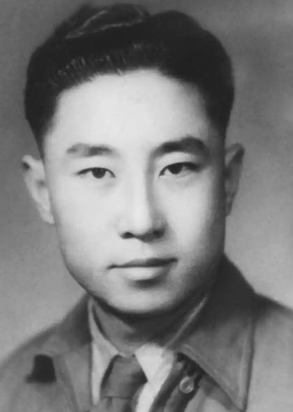 1938年，特务去小学抓地下党杨文海，谁知，刚到校门口，恰巧就碰上了杨文海，特