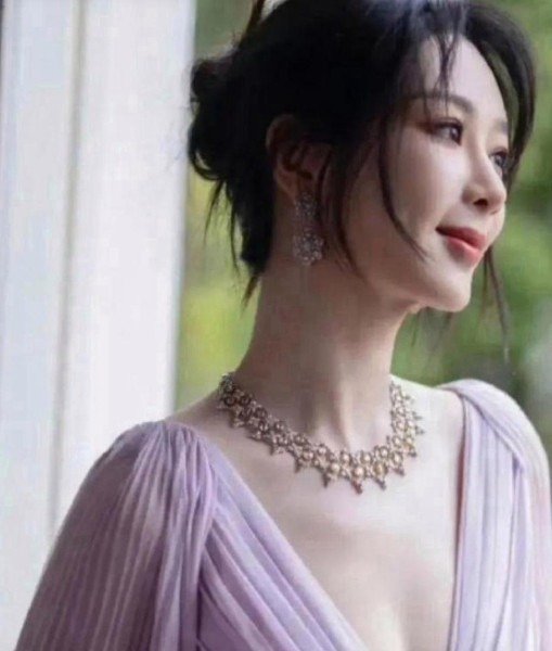 杨紫背后的真相：拼命三娘与资本新贵杨紫，这位童星出身的女演员，近年来在娱乐圈