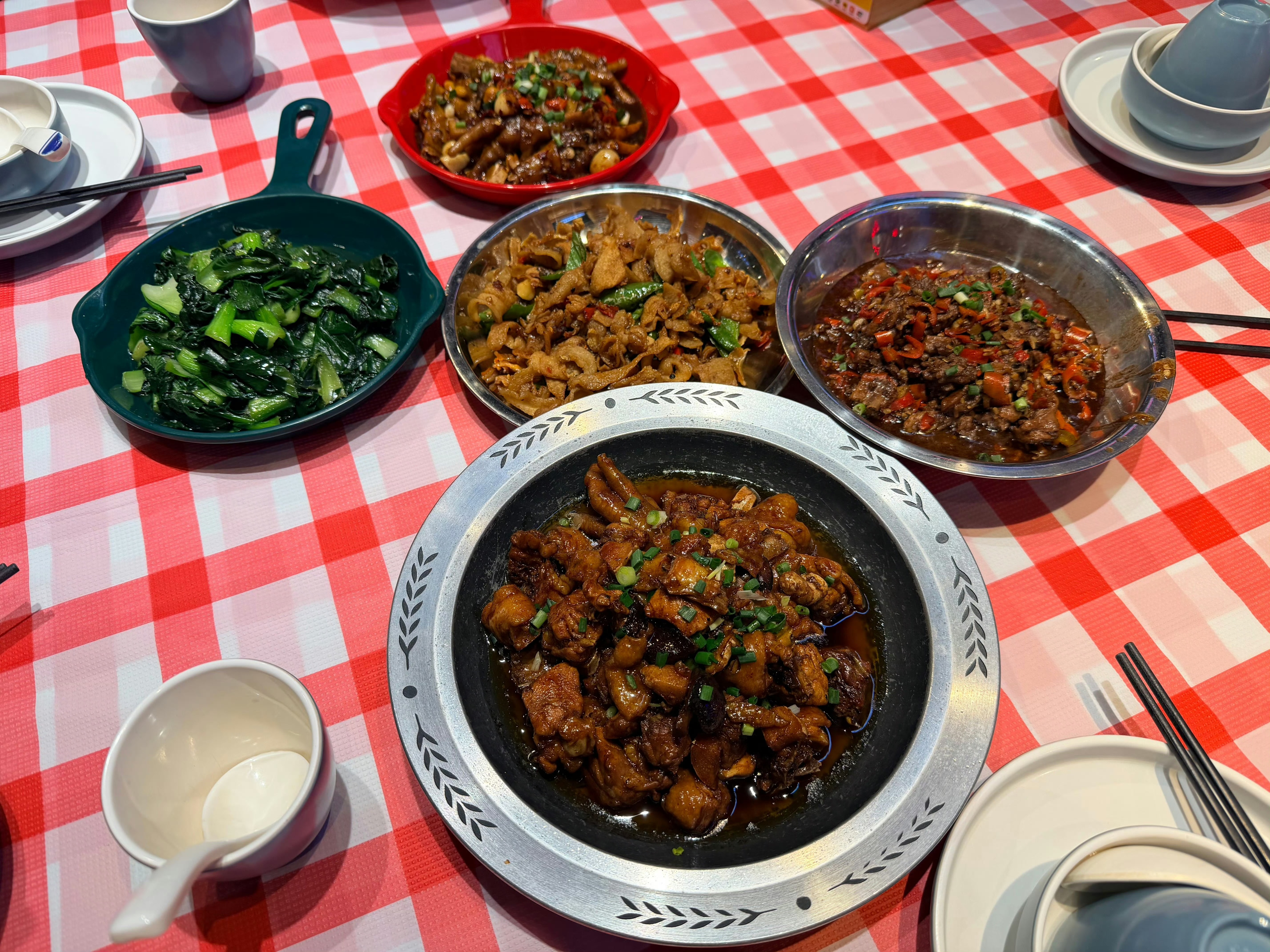 饭店的预制菜忘记拆包装强烈安利大家吃江西小炒，除了辣点，应该没有预制菜，你要问