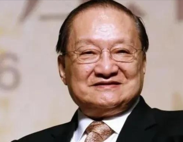 1976年，52岁的金庸出轨23岁林乐怡，他铁了心和妻子离婚，妻子说：“离婚可以