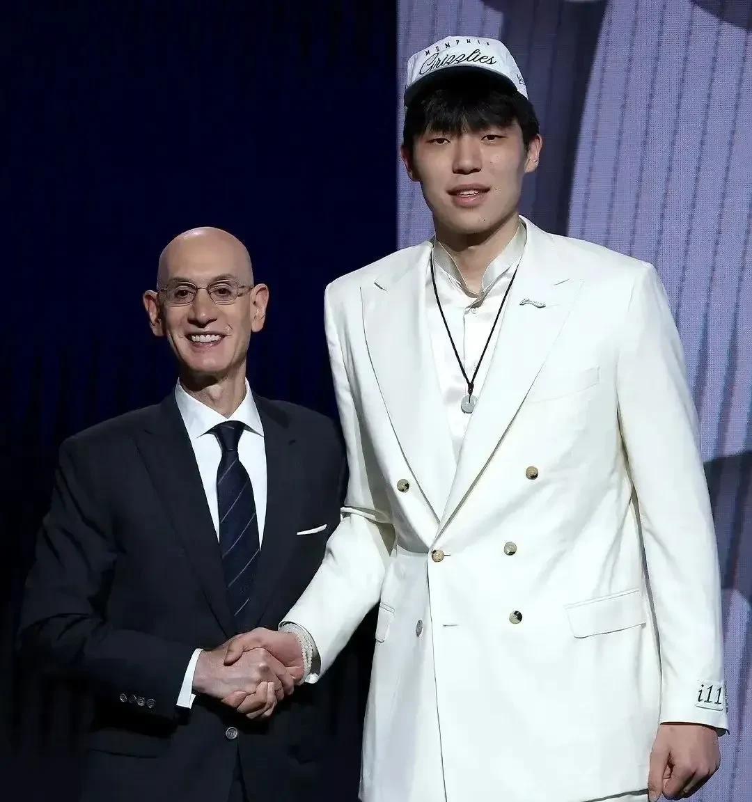 杨瀚森能否在NBA站稳脚跟？作为中国年轻球员，杨瀚森能登陆世界级篮球殿堂，值得