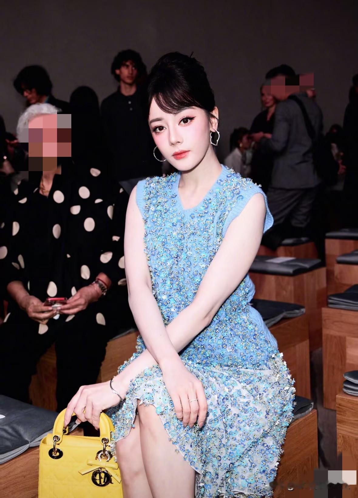 总觉得迪丽热巴不太对劲，她都已经33岁了，为什么越来越像真人版的人间芭比!