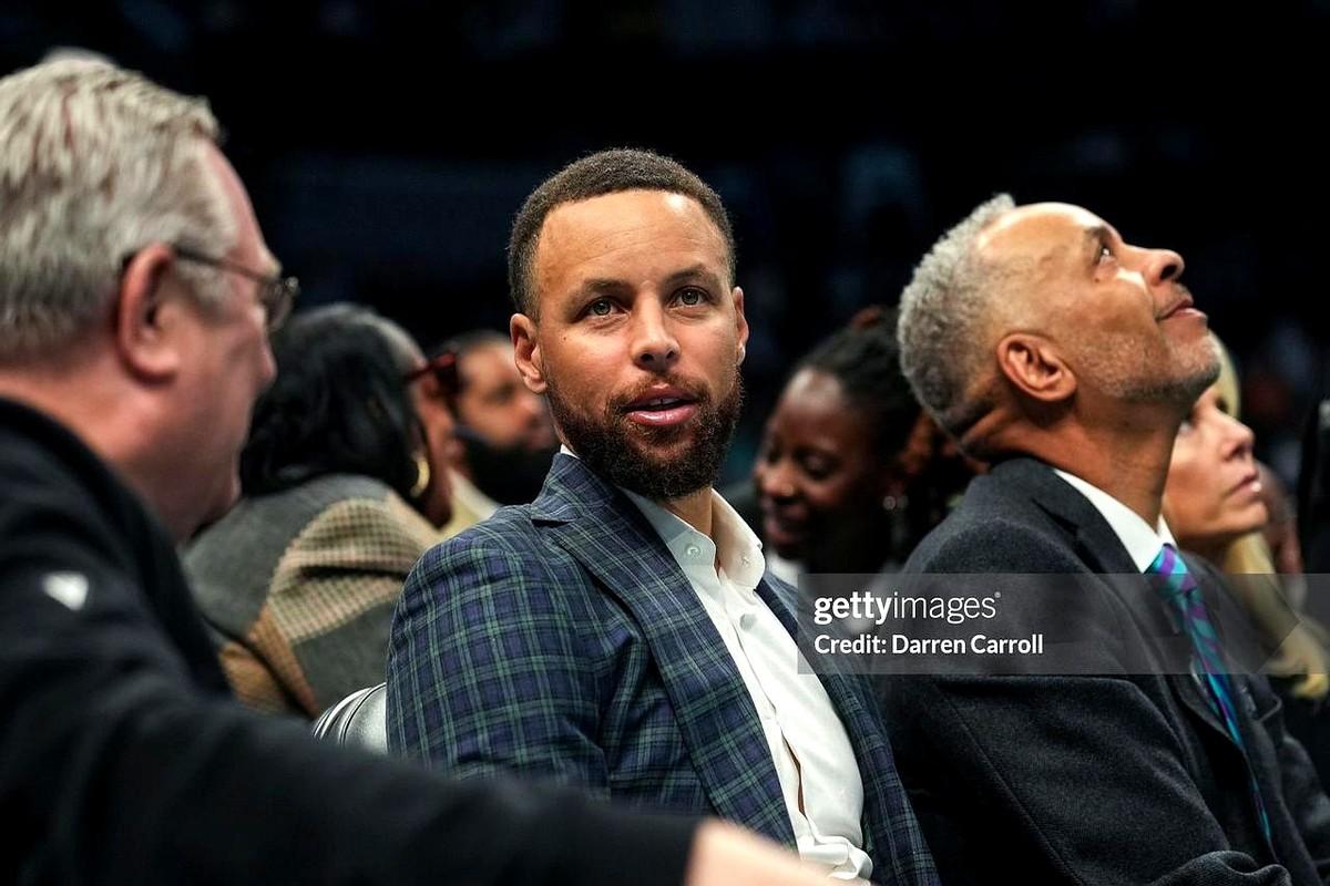 勇士这赛季算是彻底交代了，下一步咋办？科尔教练合同最后一年，估计得走人了。德