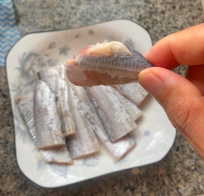 老伯解物｜吃了这么多年带鱼，第一次吃到带鱼的猎物最近每周前三天的午饭和晚饭吃烤