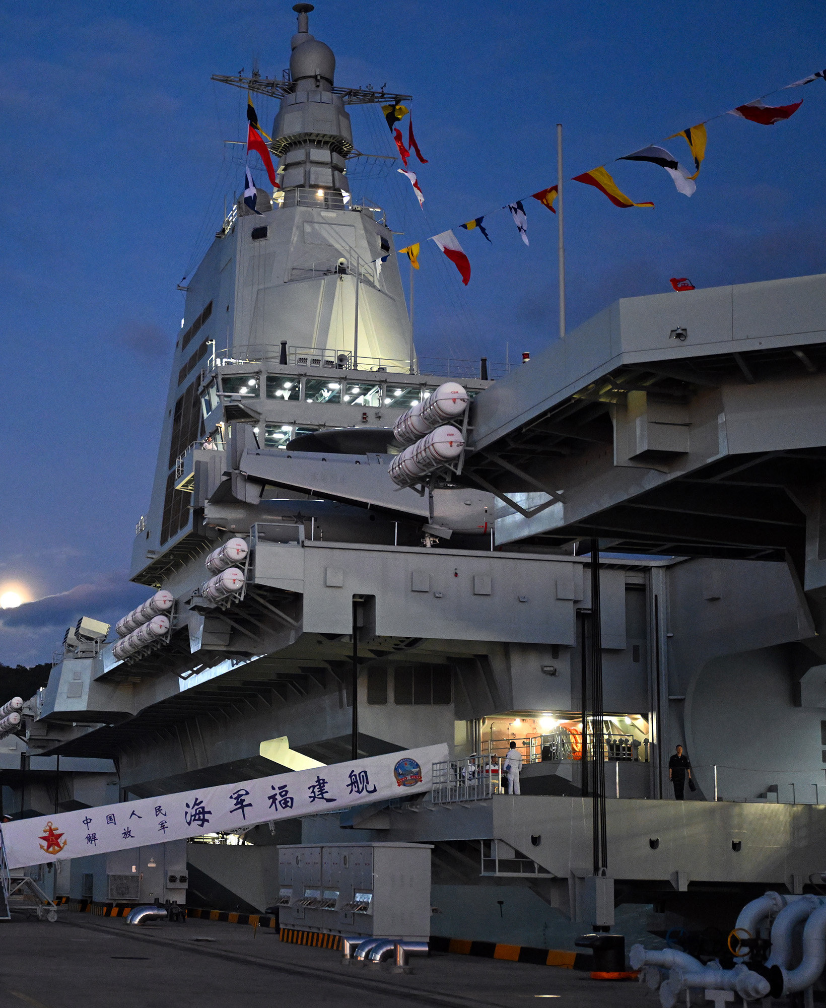 🔻人民海军公众号分享十一月高清壁纸原图15张。