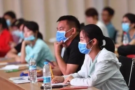中学厌学让孩子抑郁了，这事儿别赖父母，也别赖孩子脆弱。我给你看个东西——有位网友