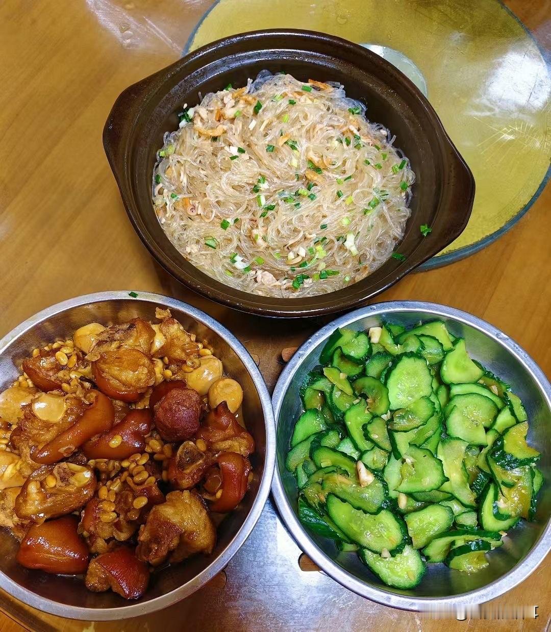 家里这桌“懒人菜”，比外面馆子香10倍，3个菜全是心头好今天在家鼓捣了三个菜