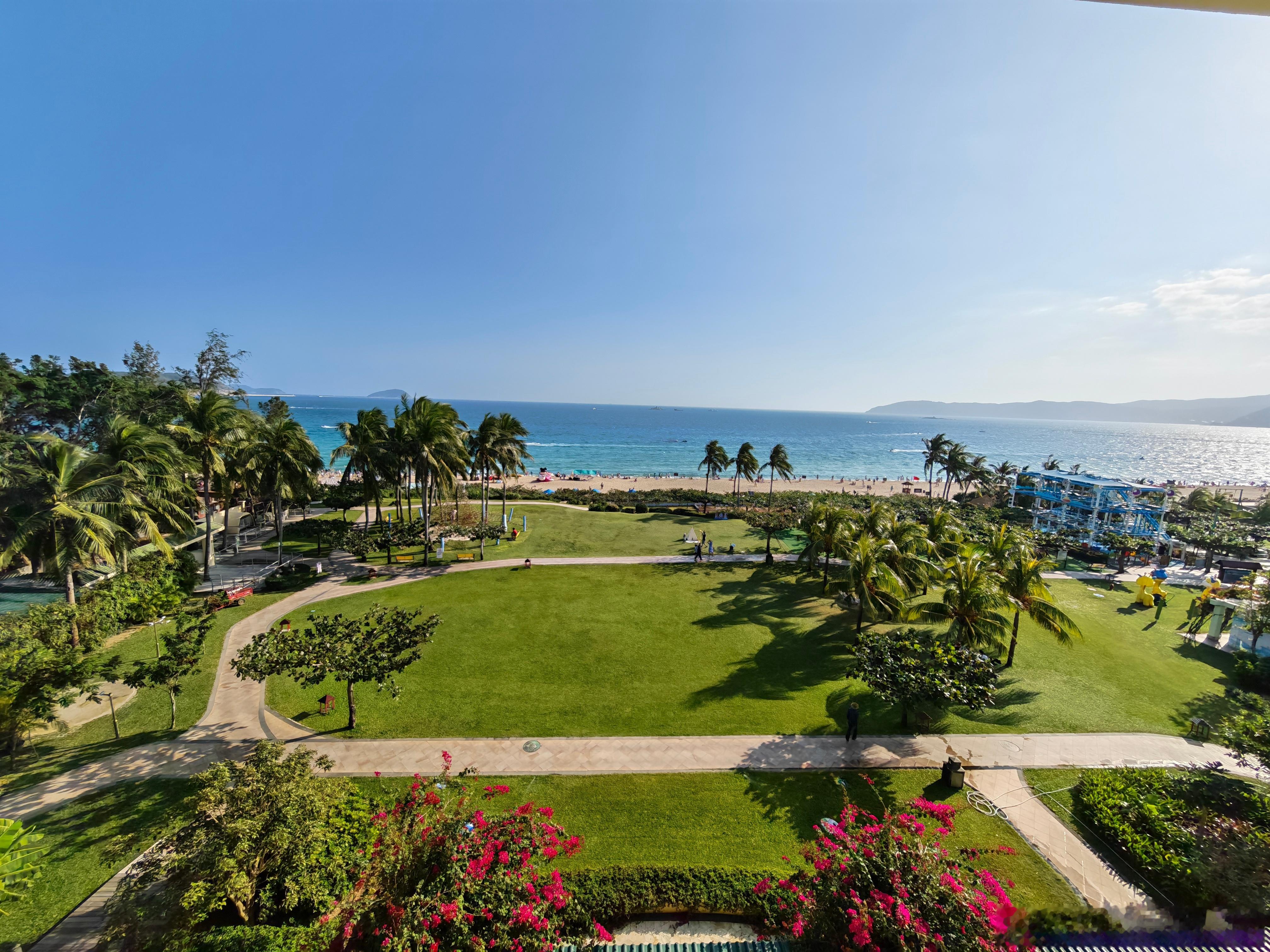 2026第一场旅行2026年第一场旅行来三亚了，三亚亚龙湾这里外国游客真多，感觉