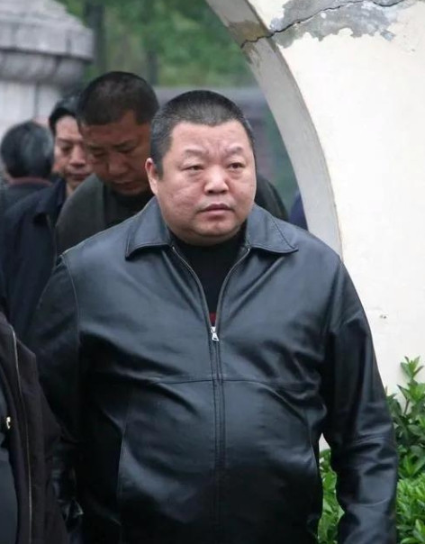 当年，大佬陈惠敏到内地开阔红酒市场时，臧天朔知道后直接在天上人间开了10瓶皇家礼