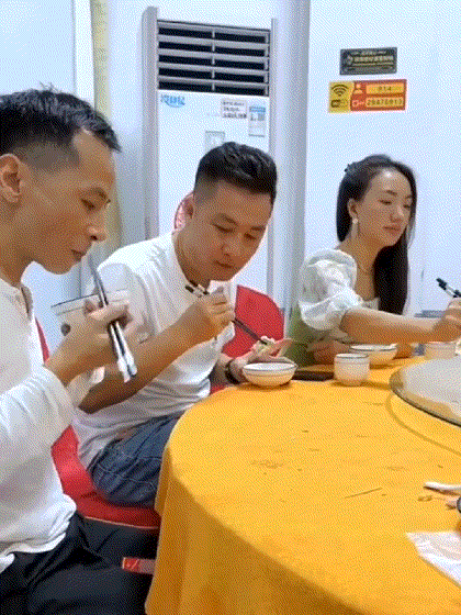 网友:这两口子是不是抖音看多了？