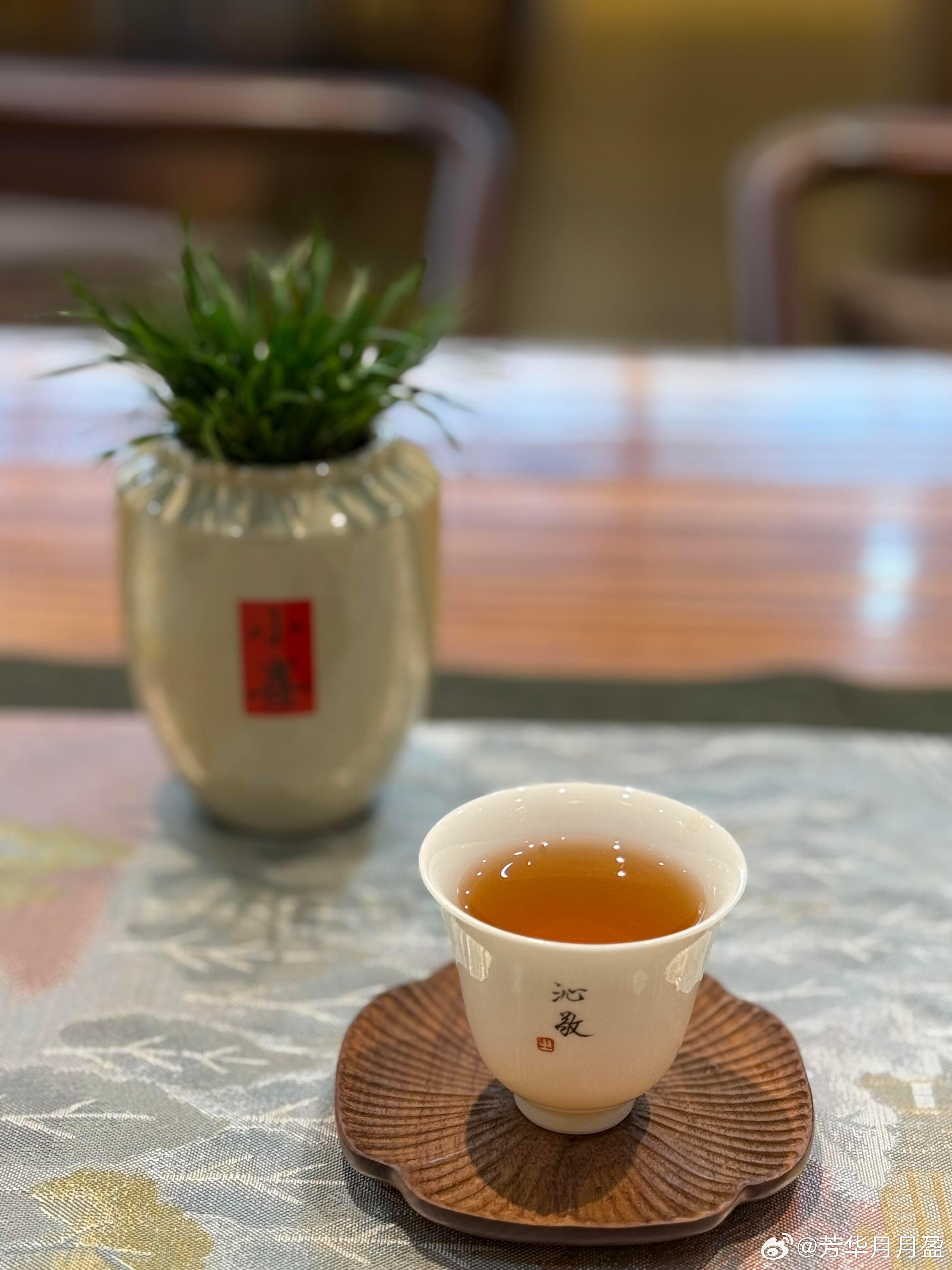 不是在喝茶，就是在泡茶的路上，把日子过成自己喜欢的味道～🍵​​​