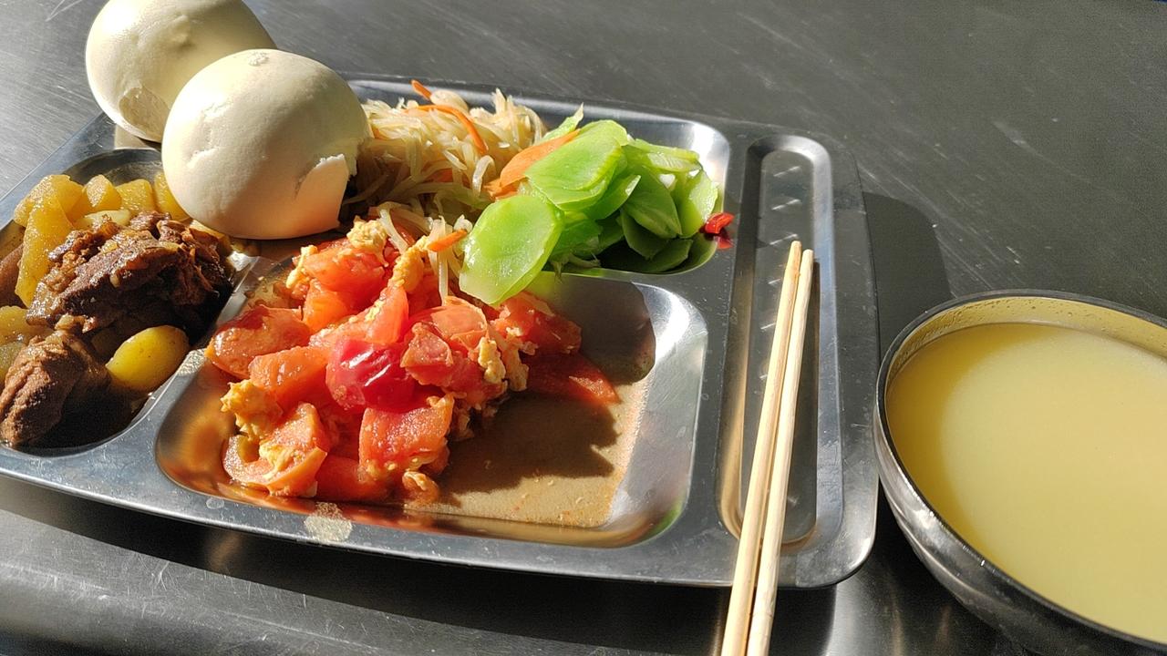 今日午餐，荤素搭配