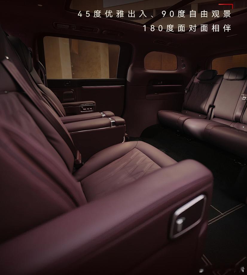 刘亦菲体验鸿蒙智行智界V94月13日，智界汽车官宣旗下大型MPV智界V9首发智能