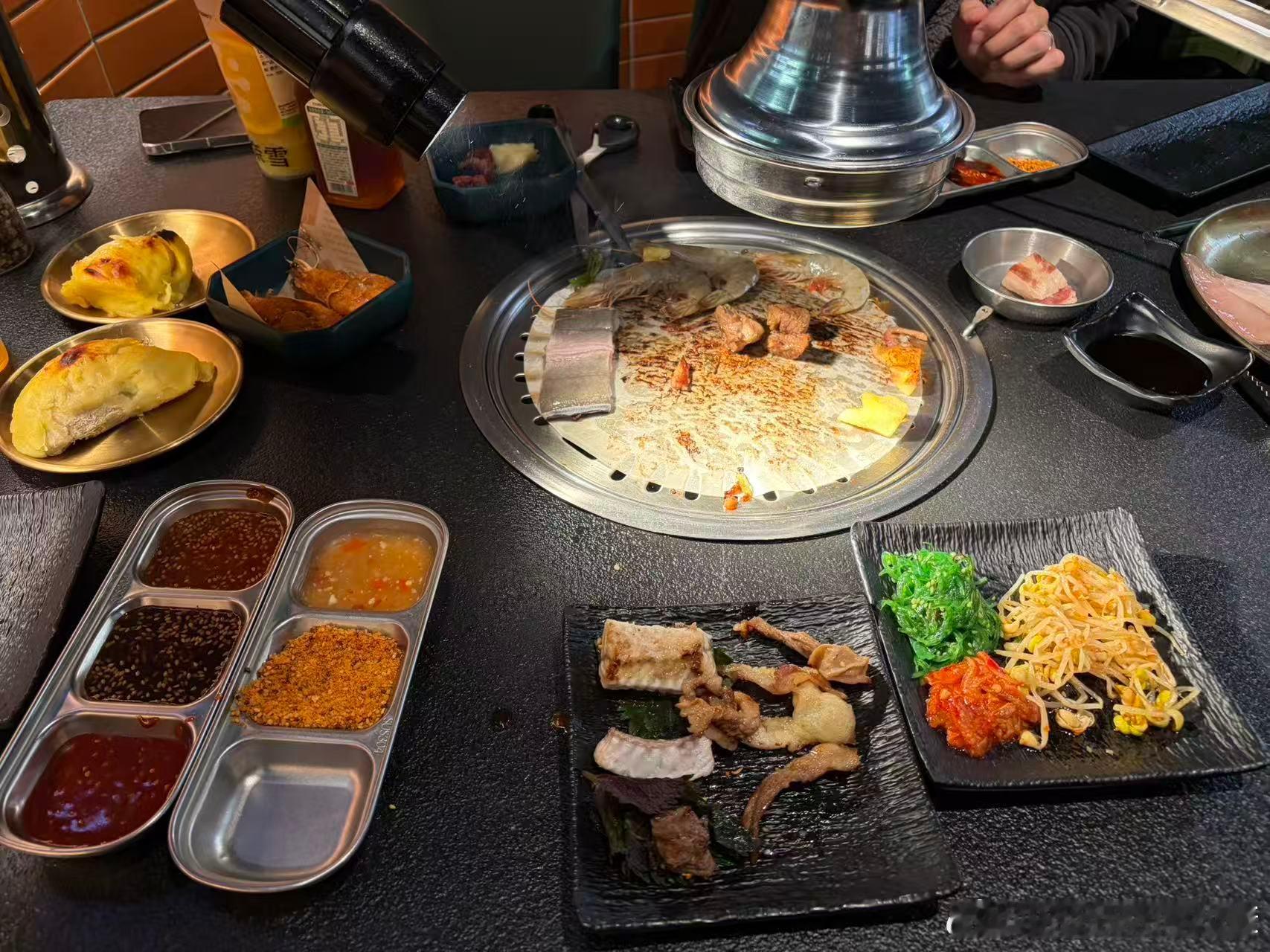 作为一个拒绝榴莲的人，没想到烤榴莲味道还不错，关键是不那么臭