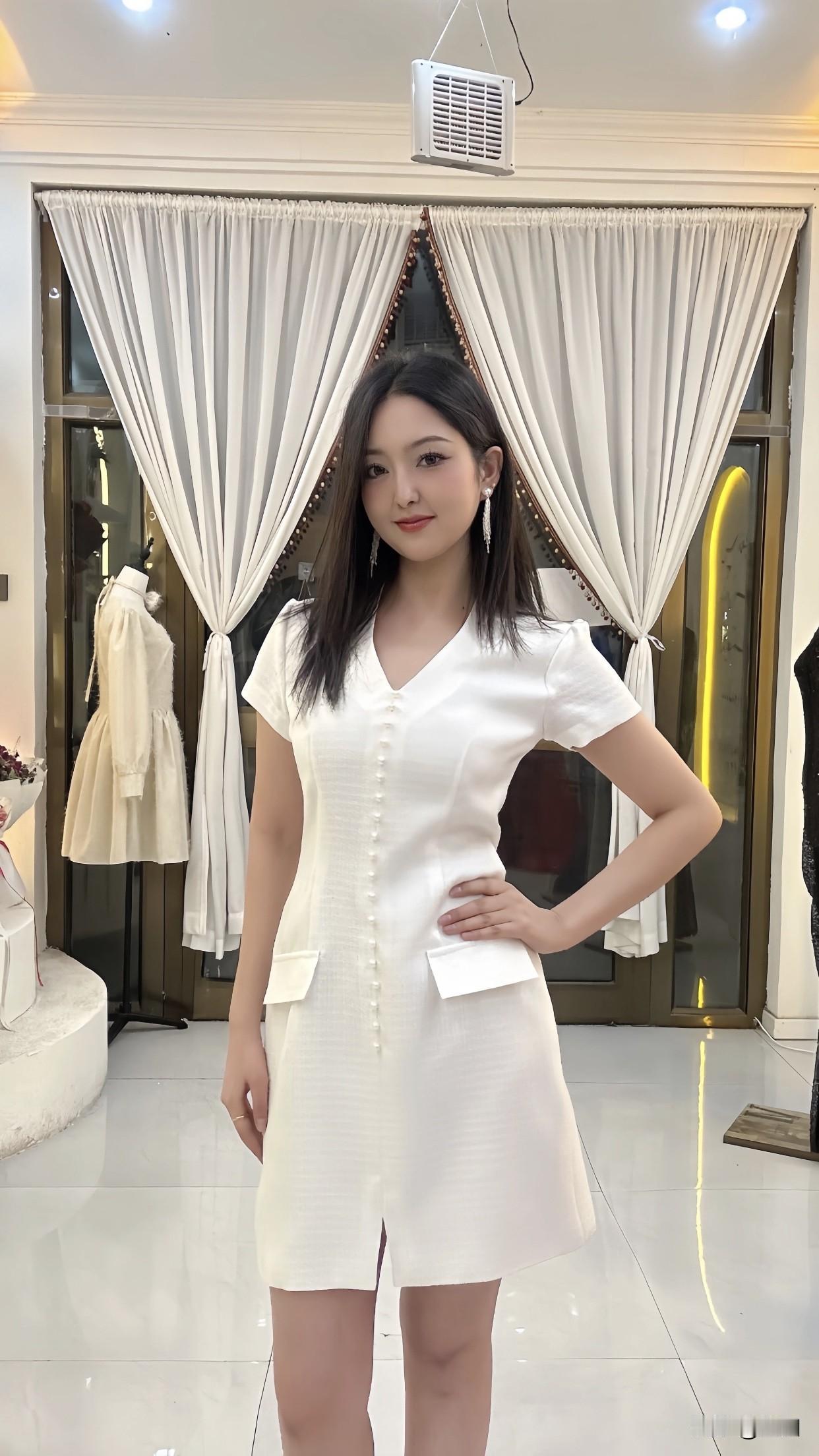 你见过最性感的女生有多性感优雅白色连衣裙，尽显女性魅力！