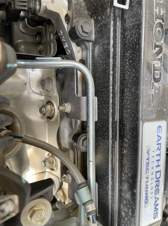 入手雅阁快一年了，简单来说一下今天发现发动机渗油我不知道这个属不属于正常，一万