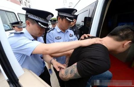 2026年了，为什么国家突然要再扫一年黑？ 因为有种“不动刀的鬼”，他们不拿