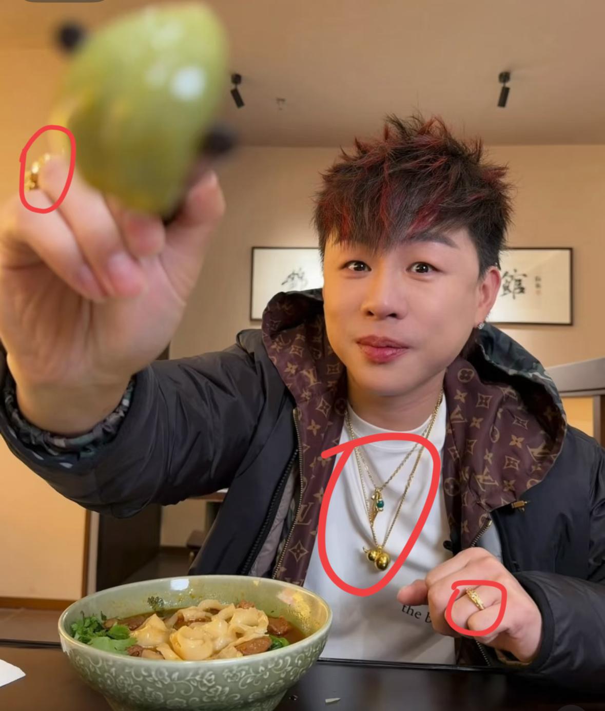 胡彦斌啊胡彦斌你藏的也太深了！上网查了才知道，快43岁的他以前竟然做过这