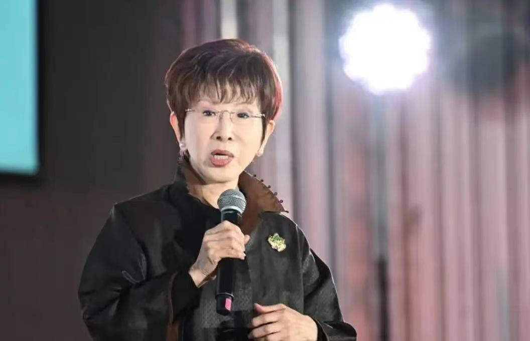 国民党有人想挑战郑丽文？洪秀柱发声了，暗示一人收手，不简单对于7月25日召开