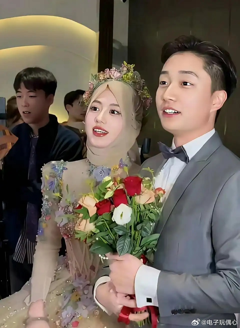 回族人的婚礼，新郎新娘都是美女帅哥，这生下来的孩子得好看成啥样？