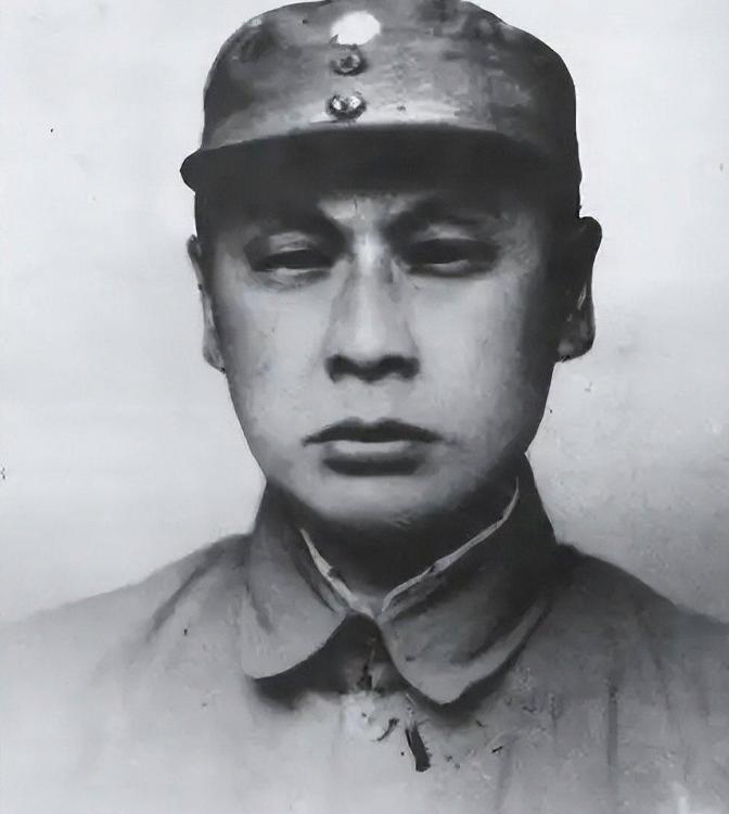 1943年，陈毅离开新四军去延安，近两年没回来。九万人马，谁负责？第一反