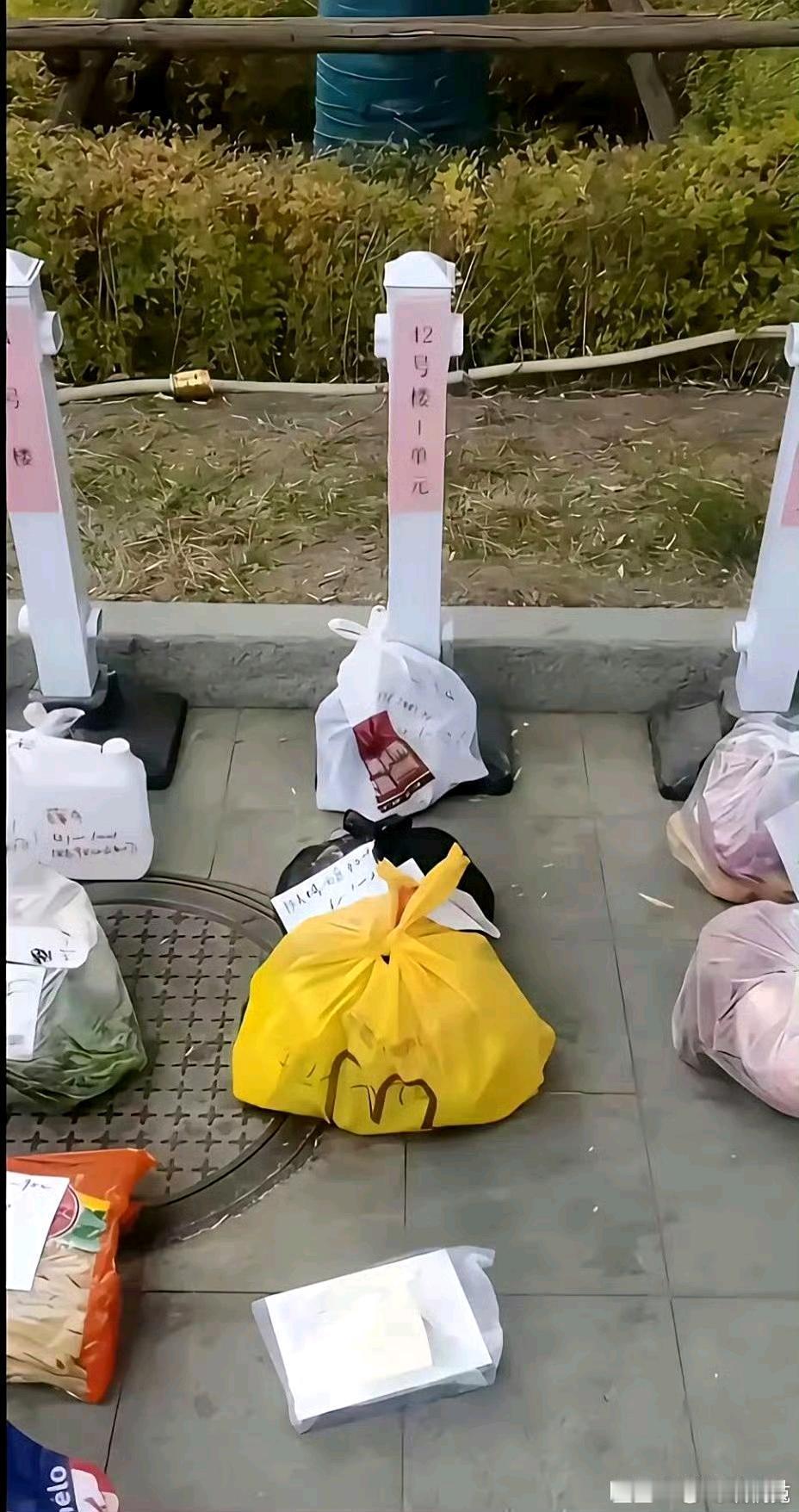学到了！不让外卖进的小区就这样做