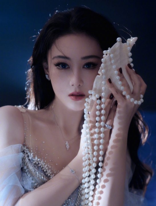 张馨予蓝纱长裙太美啦！！姐姐鲨我