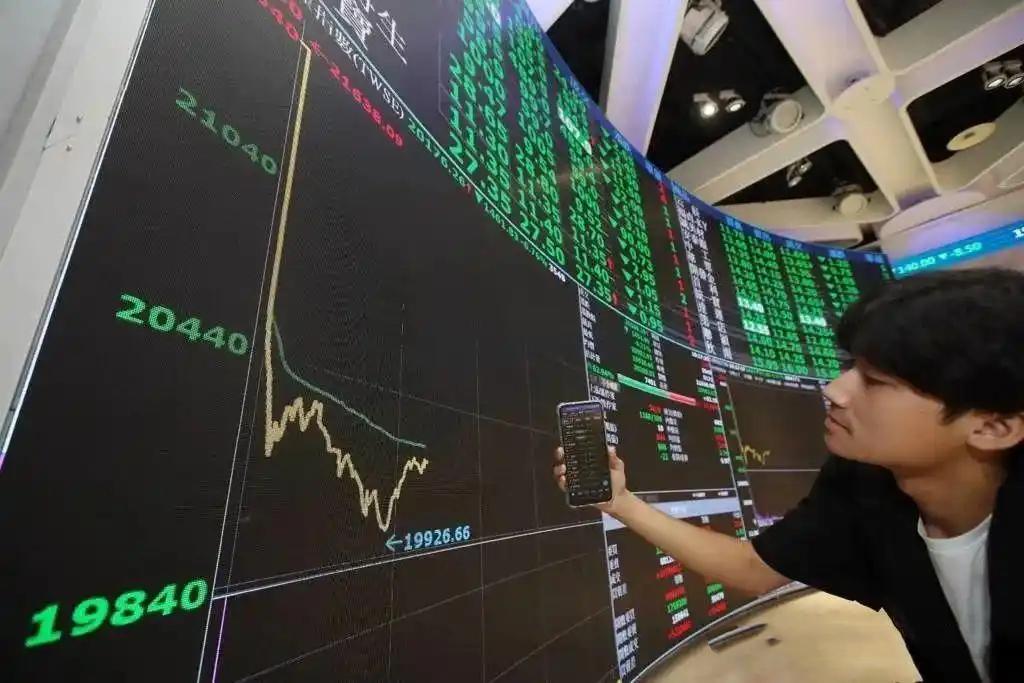 为什么股市的散户总是难以抑制自己进行频繁交易？我来告诉大家一个真实的数据：其实5